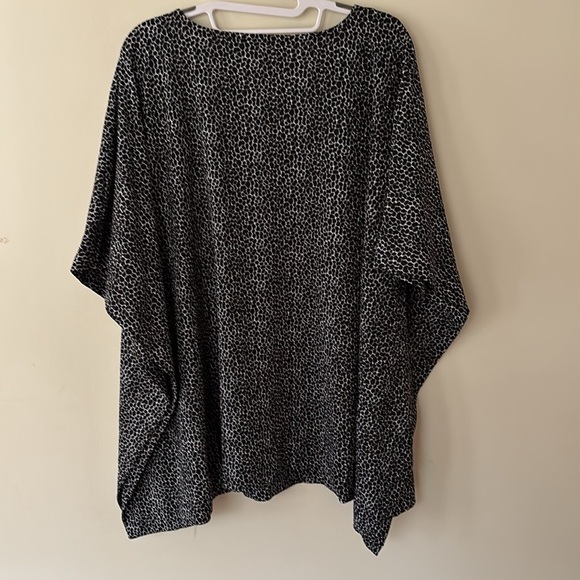 Michael Michael Kors Ladies Top/Blouse/Cape Black & White Size 2X/3X - Picture 5 of 11